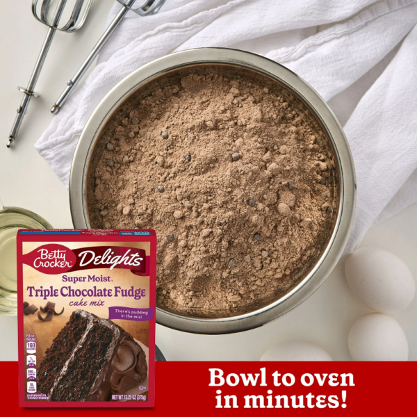 Betty Crocker Delights Super Moist Triple Chocolate Fudge Cake Mix, 13.25 oz 375g - Image 2